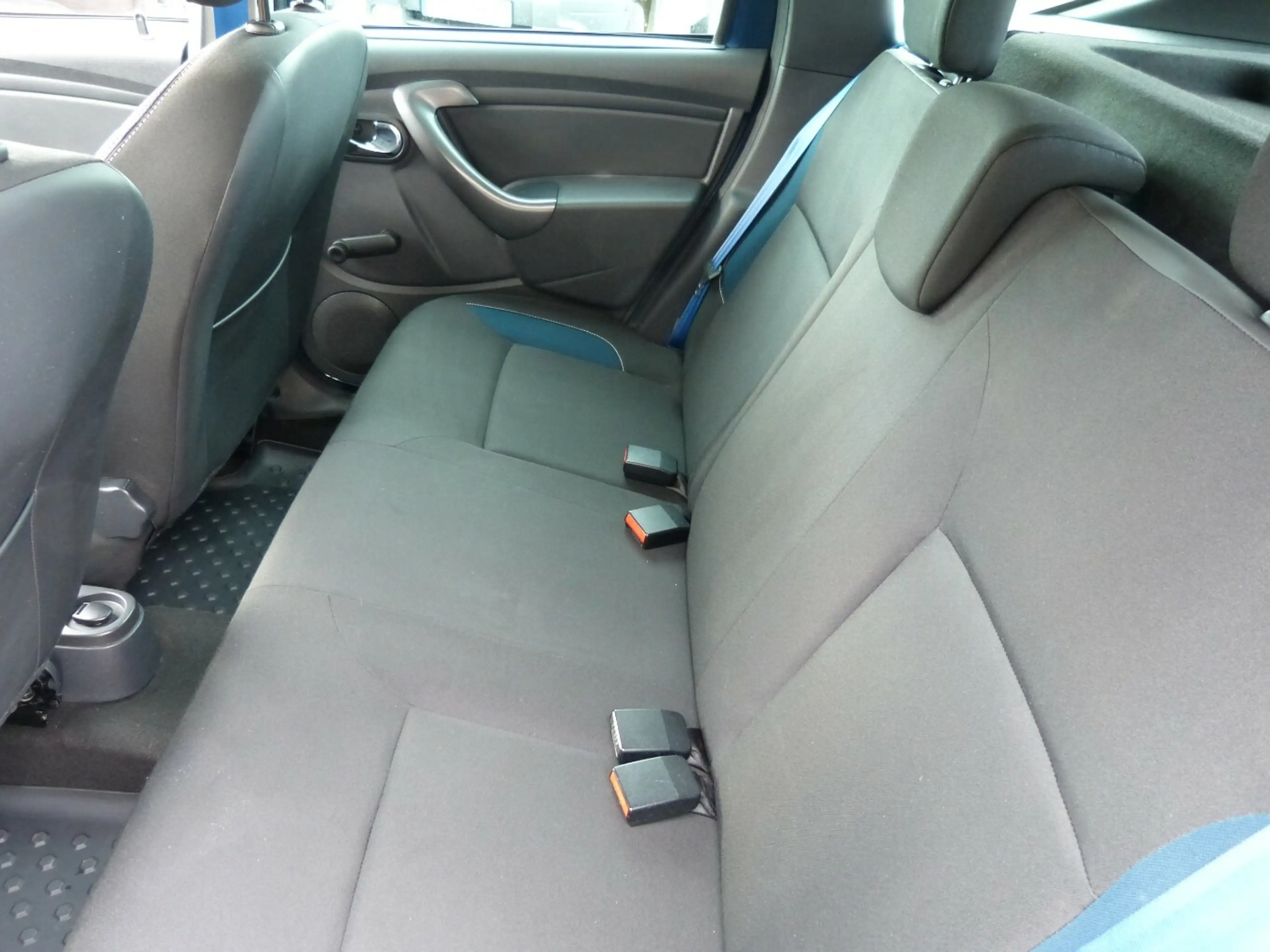 Dacia Duster Celebration 4x2 [OFFROAD-PAKET] — photo 13