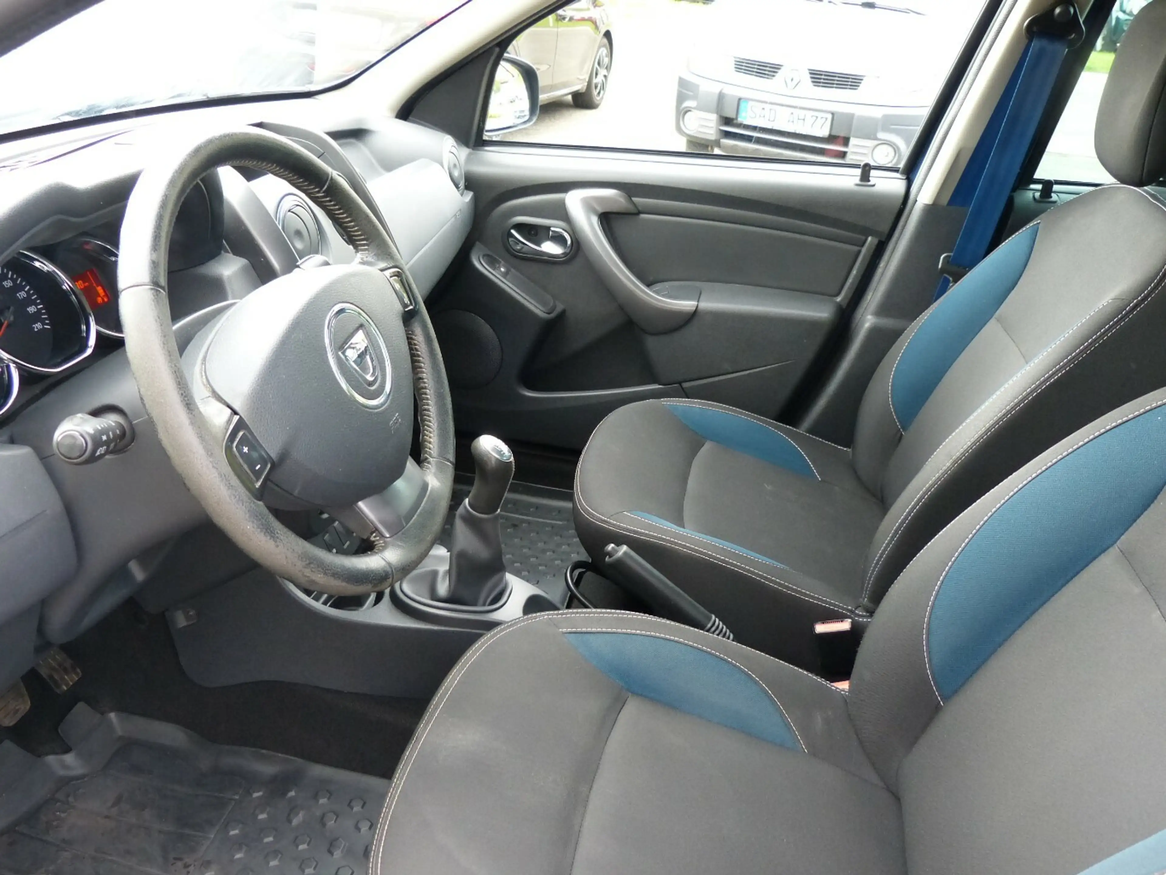 Dacia Duster Celebration 4x2 [OFFROAD-PAKET] — photo 10