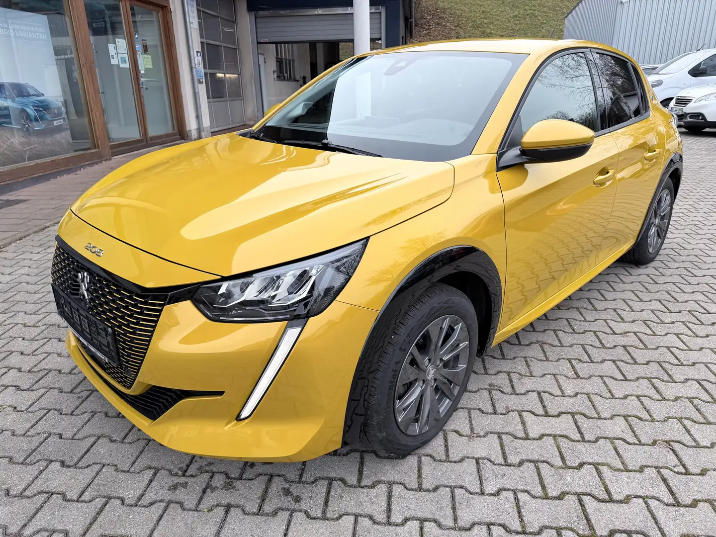 Peugeot 208 e- Allure Pack Jaune - 1
