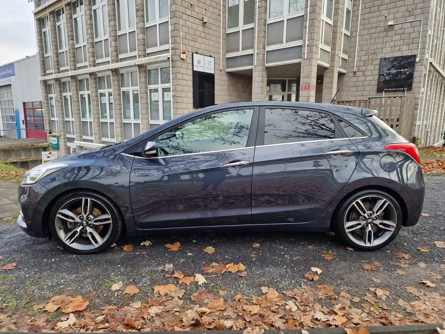 Hyundai i30 Limo. Turbo Panorama / Navi / Euro 6 Noir - 2