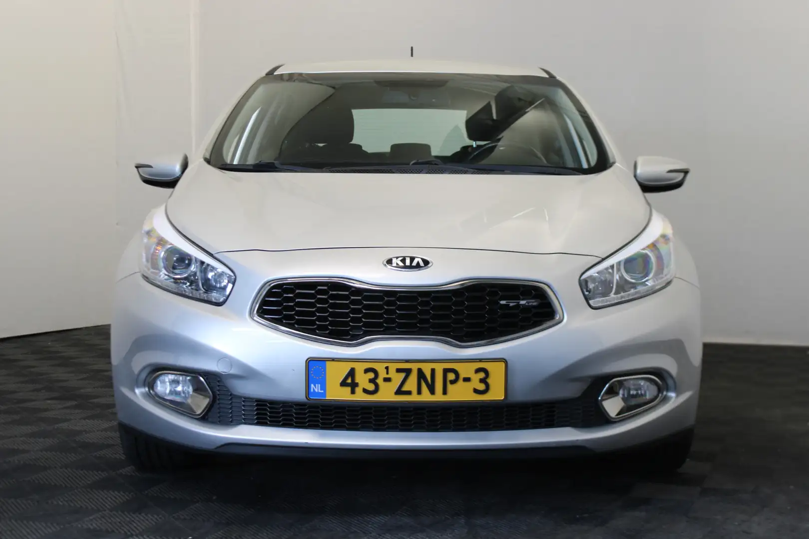 Kia Ceed / cee'd 1.6 GDI Plus Pack |Navi|Trekhaak| Szürke - 2