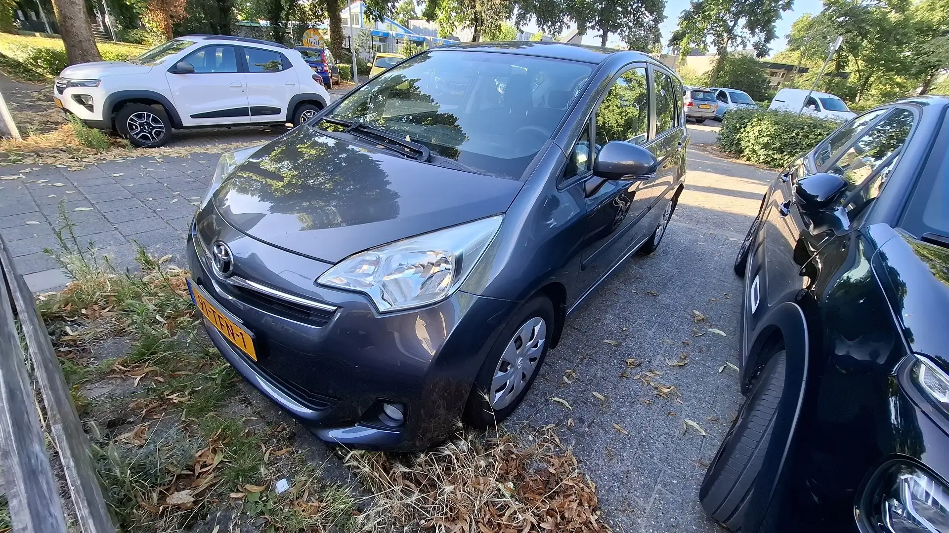 Toyota Verso-S 1.3 VVT-i Aspiration Grijs - 2