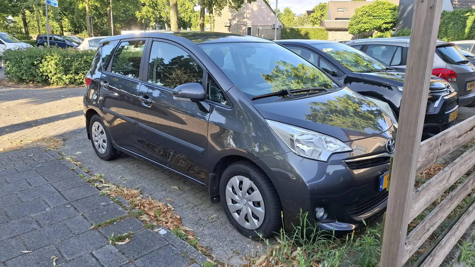 Toyota Verso-S 1.3 VVT-i Aspiration Grijs - 1