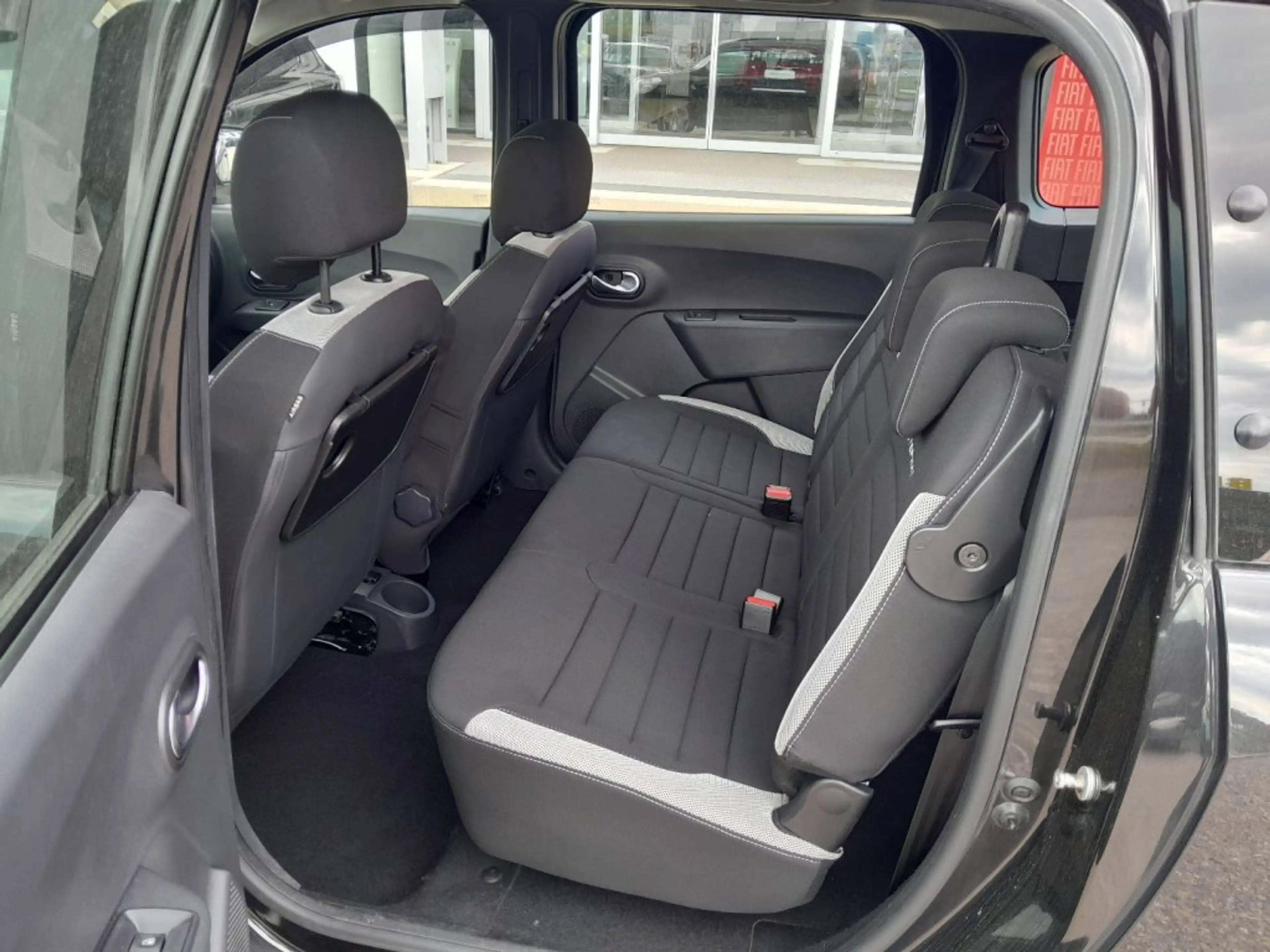 Dacia Lodgy Stepway Selection Blue dCi 115 7-Sitzer — photo 5