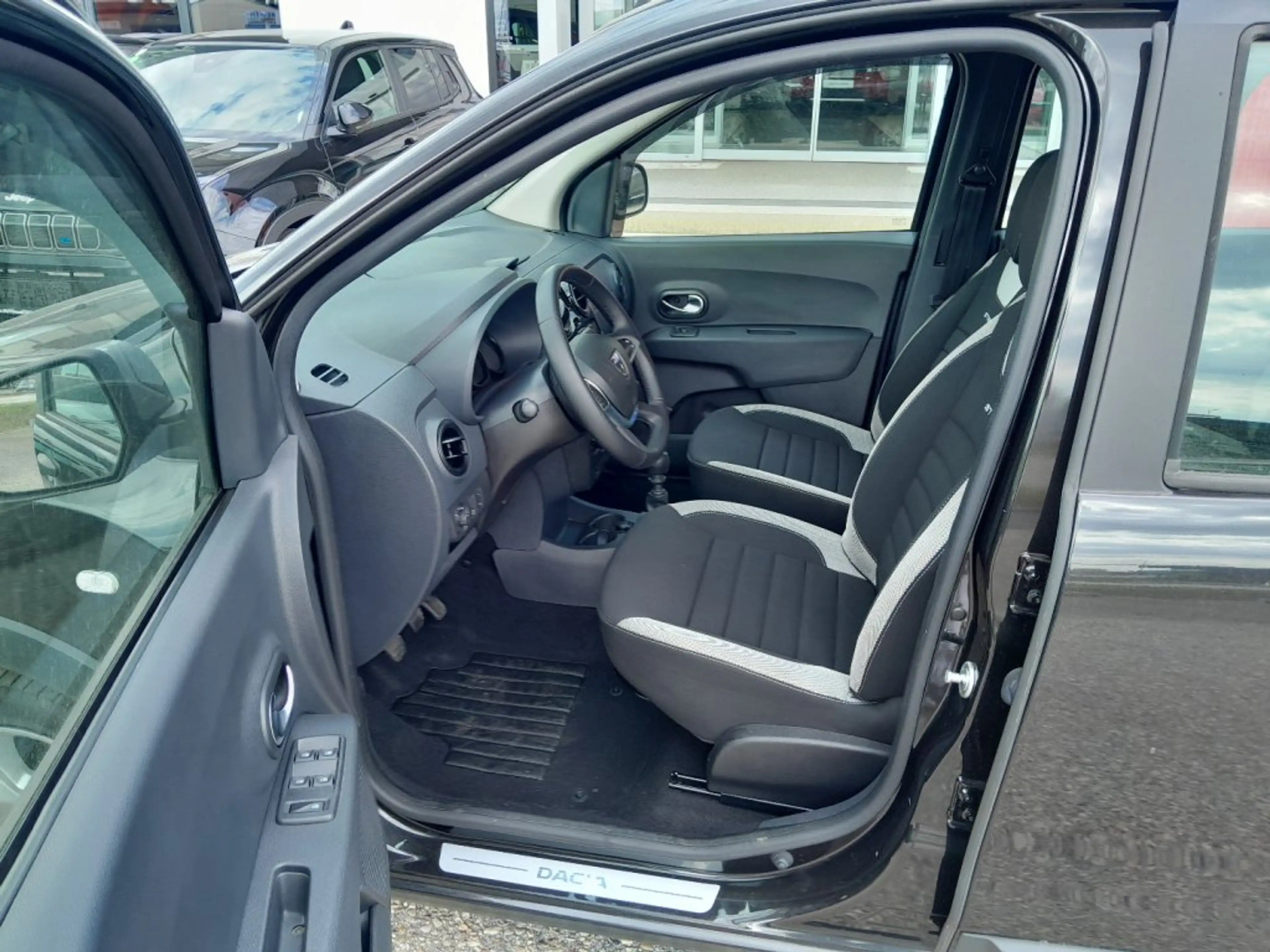 Dacia Lodgy Stepway Selection Blue dCi 115 7-Sitzer — photo 3