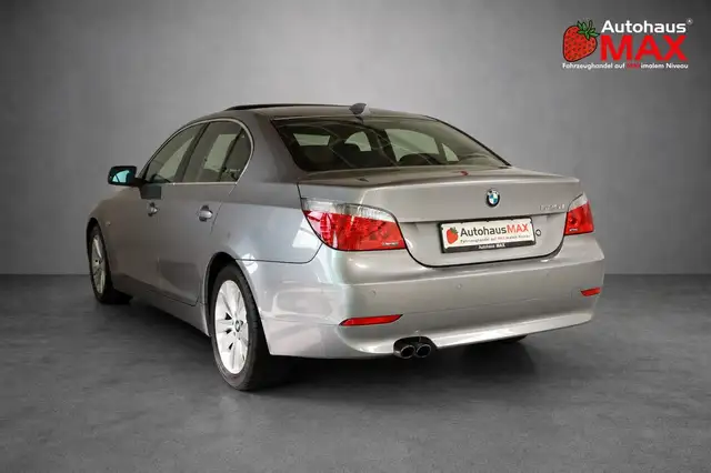 BMW 5 Series view 3