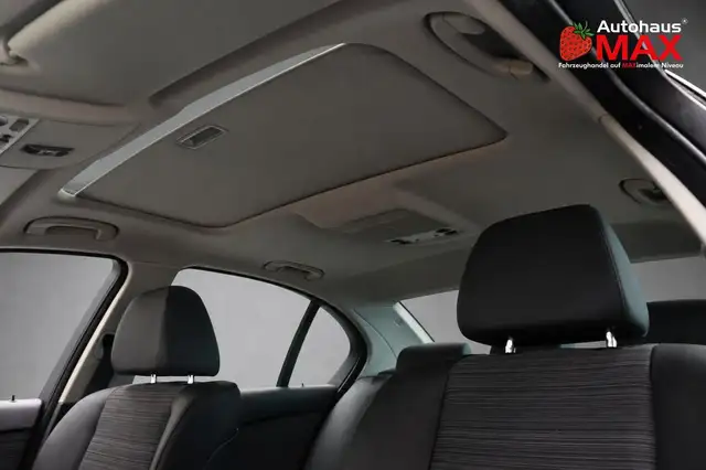 BMW 5 Series view 15