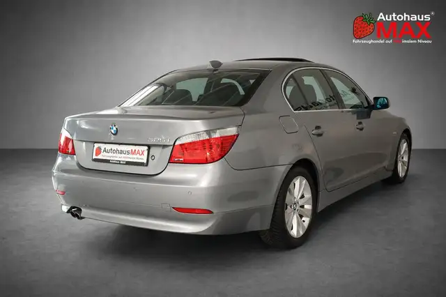 BMW 5 Series view 6