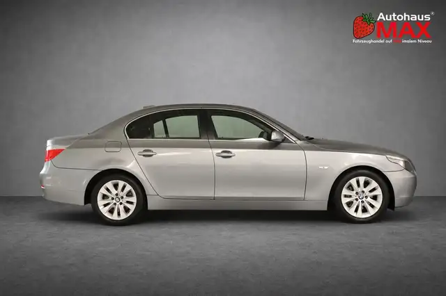 BMW 5 Series view 7