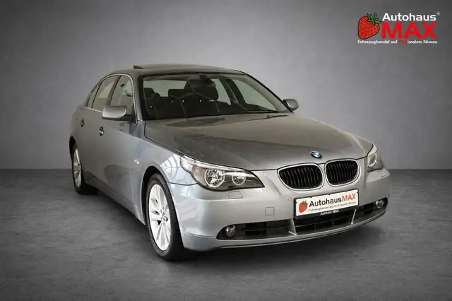 BMW 5 Series view 8