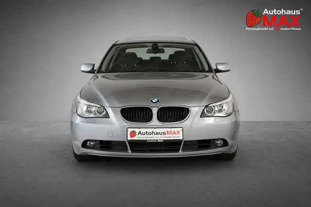BMW 5 Series view 9
