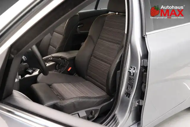 BMW 5 Series view 14