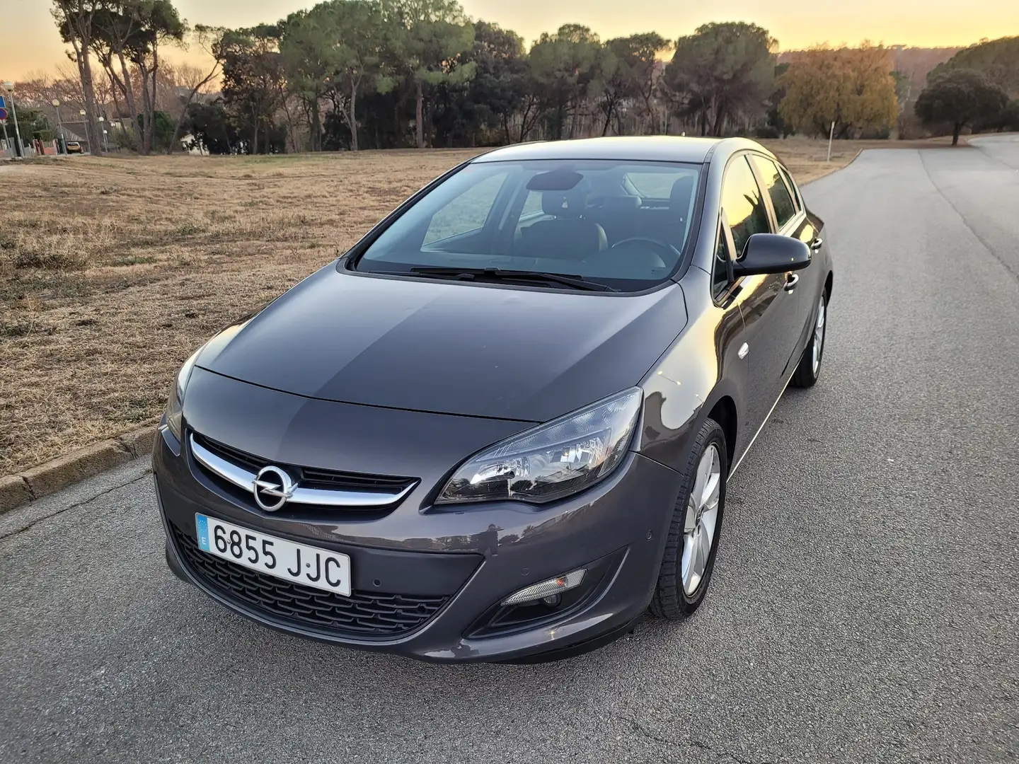 Opel Astra 1.4T Excellence Szary - 1