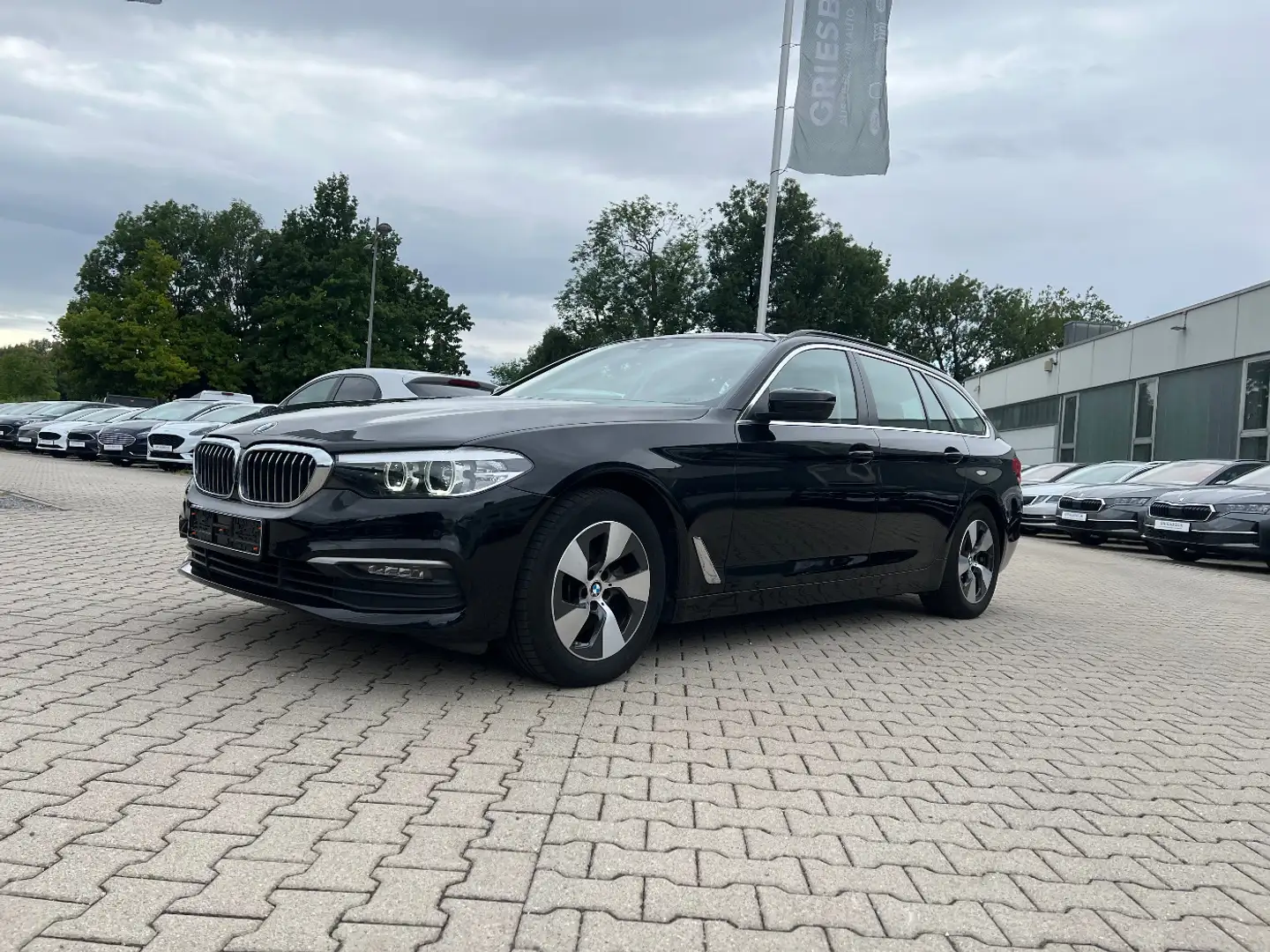 BMW 520 d Touring *LED Navi Head-up Kamera Sitzh.* Schwarz - 1