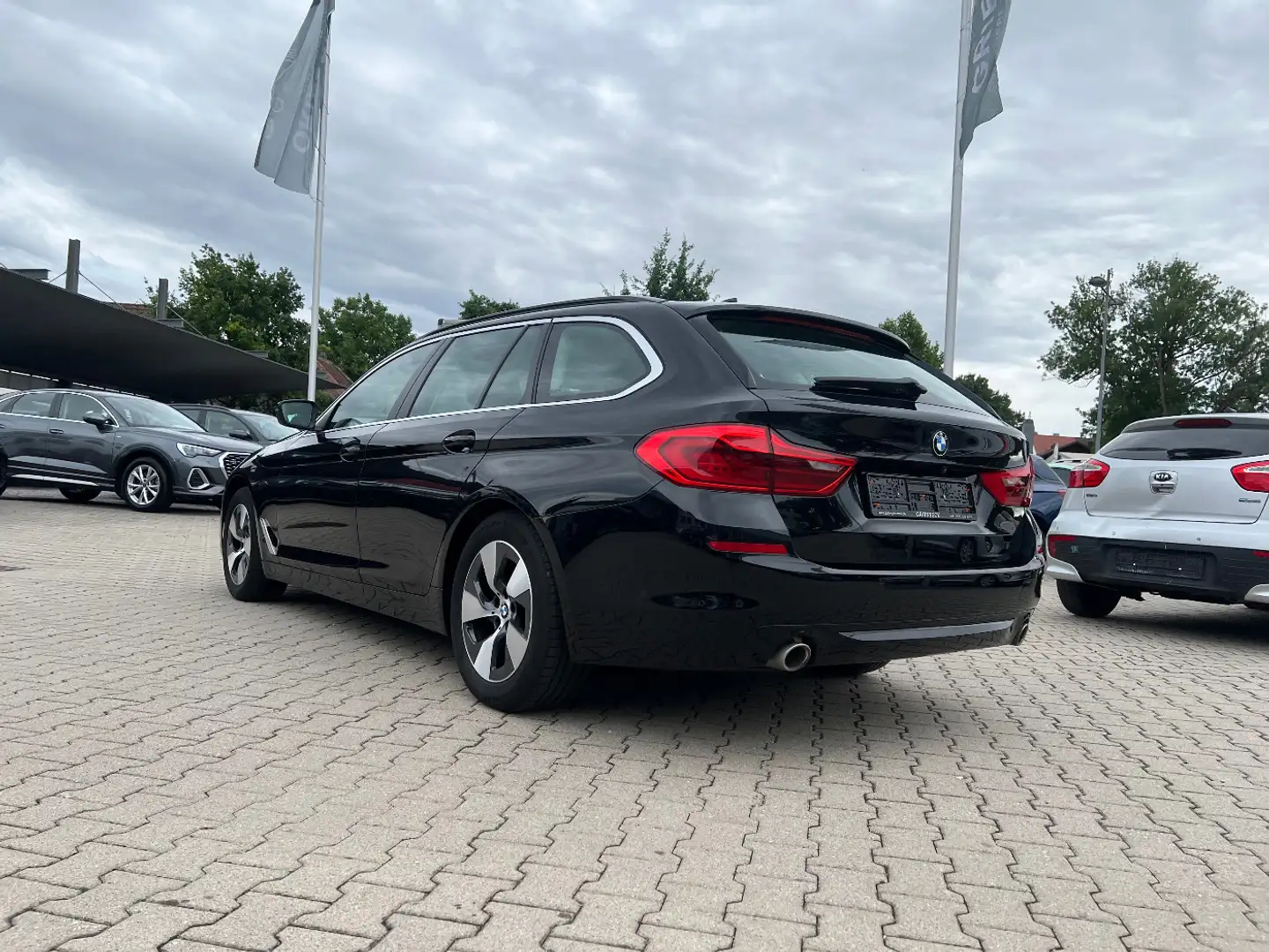 BMW 520 d Touring *LED Navi Head-up Kamera Sitzh.* Schwarz - 2
