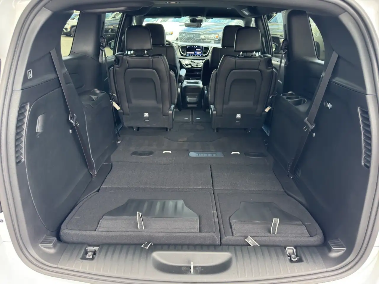 Chrysler Grand Caravan снимка Chrysler Grand Caravan