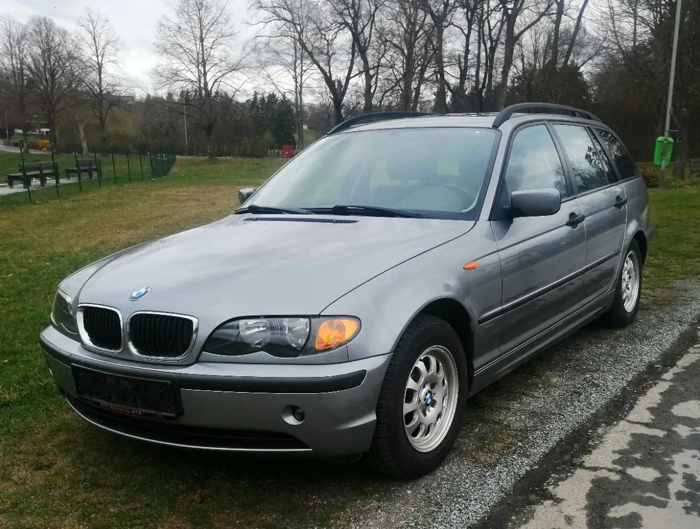 BMW 318 318d touring - 1