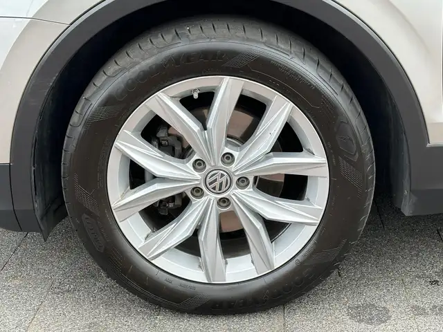 Volkswagen Tiguan view 9