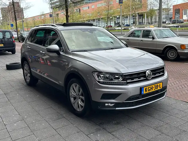 Volkswagen Tiguan view 4
