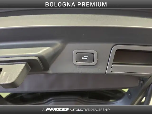 Land Rover Range Rover Velar view 11