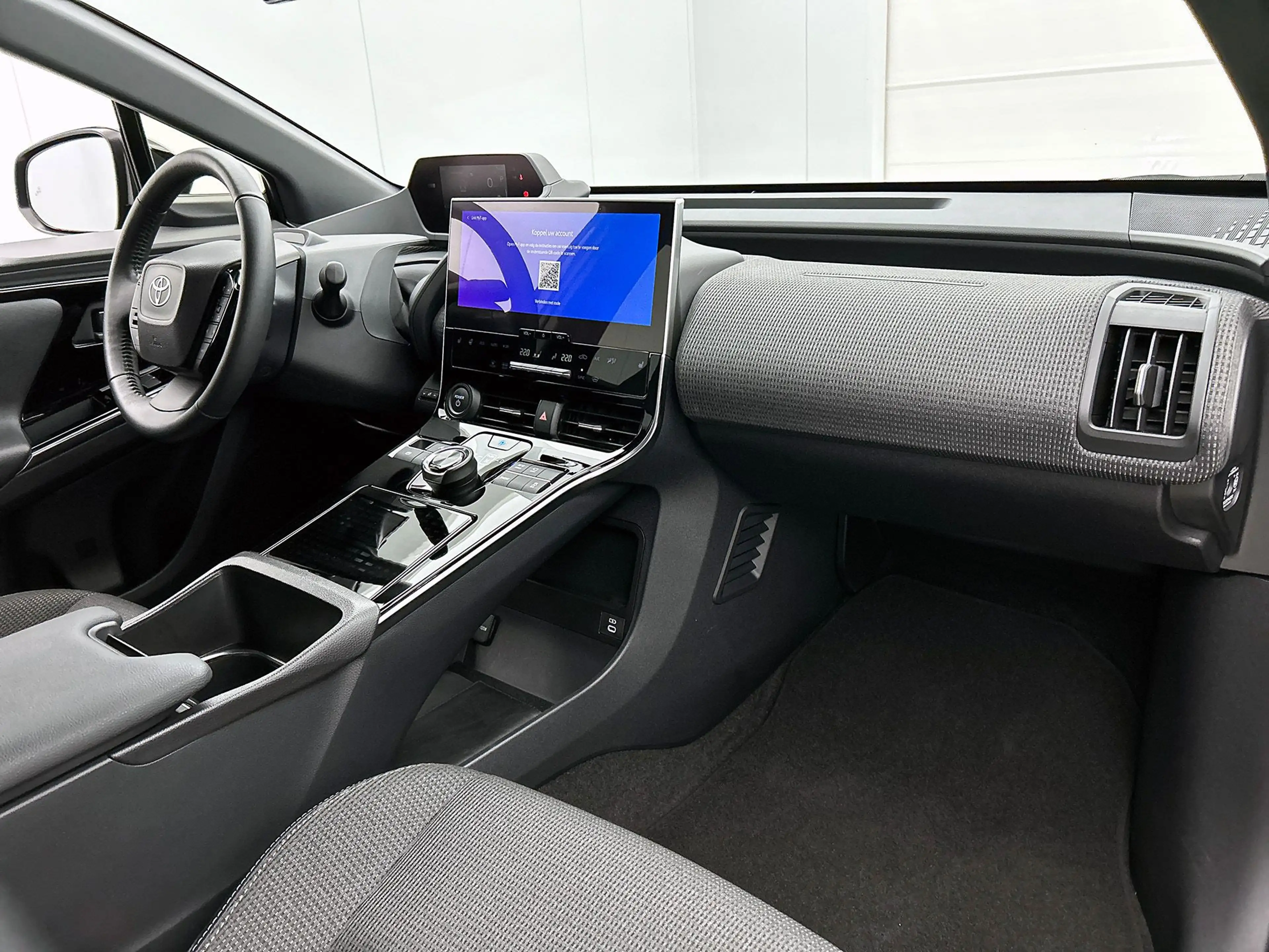 Toyota bZ4X Dynamic 71 kWh | Inc Winterset | 360 Camera | Adap — photo 13