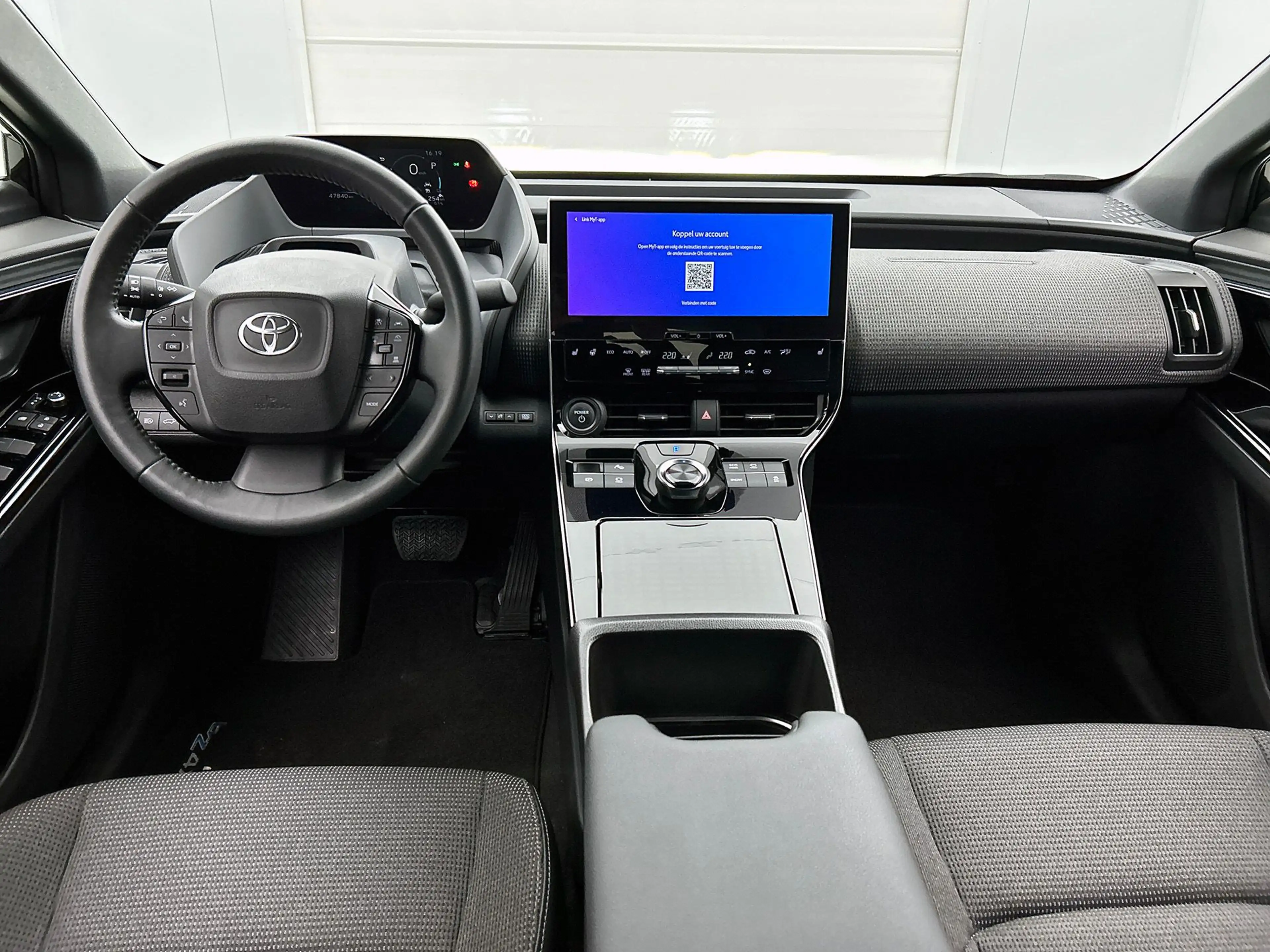 Toyota bZ4X Dynamic 71 kWh | Inc Winterset | 360 Camera | Adap — photo 4