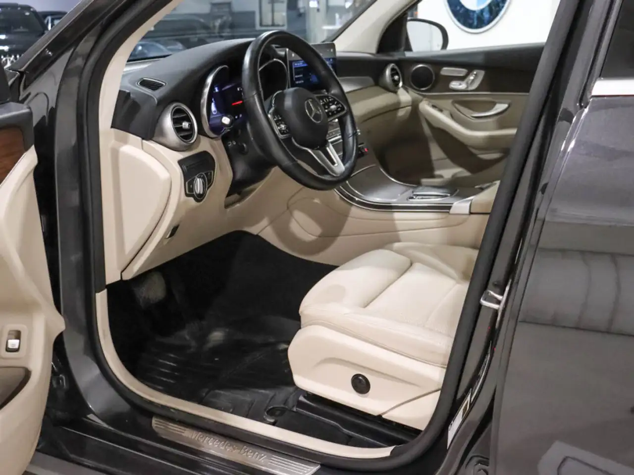 Mercedes-Benz GLC снимка Mercedes-Benz GLC