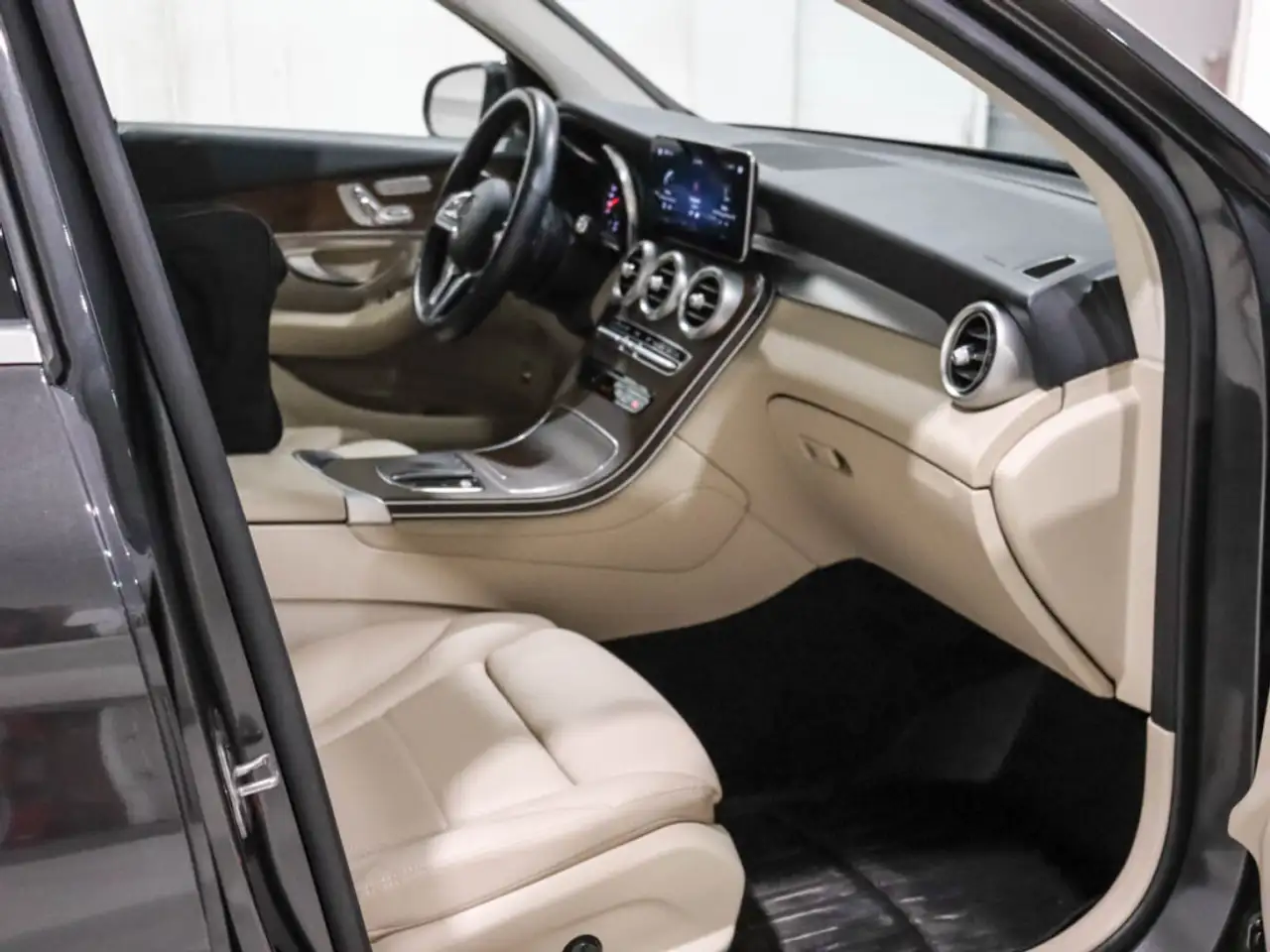 Mercedes-Benz GLC снимка Mercedes-Benz GLC