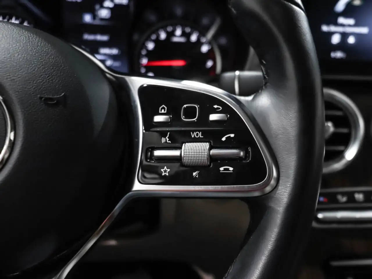 Mercedes-Benz GLC снимка Mercedes-Benz GLC