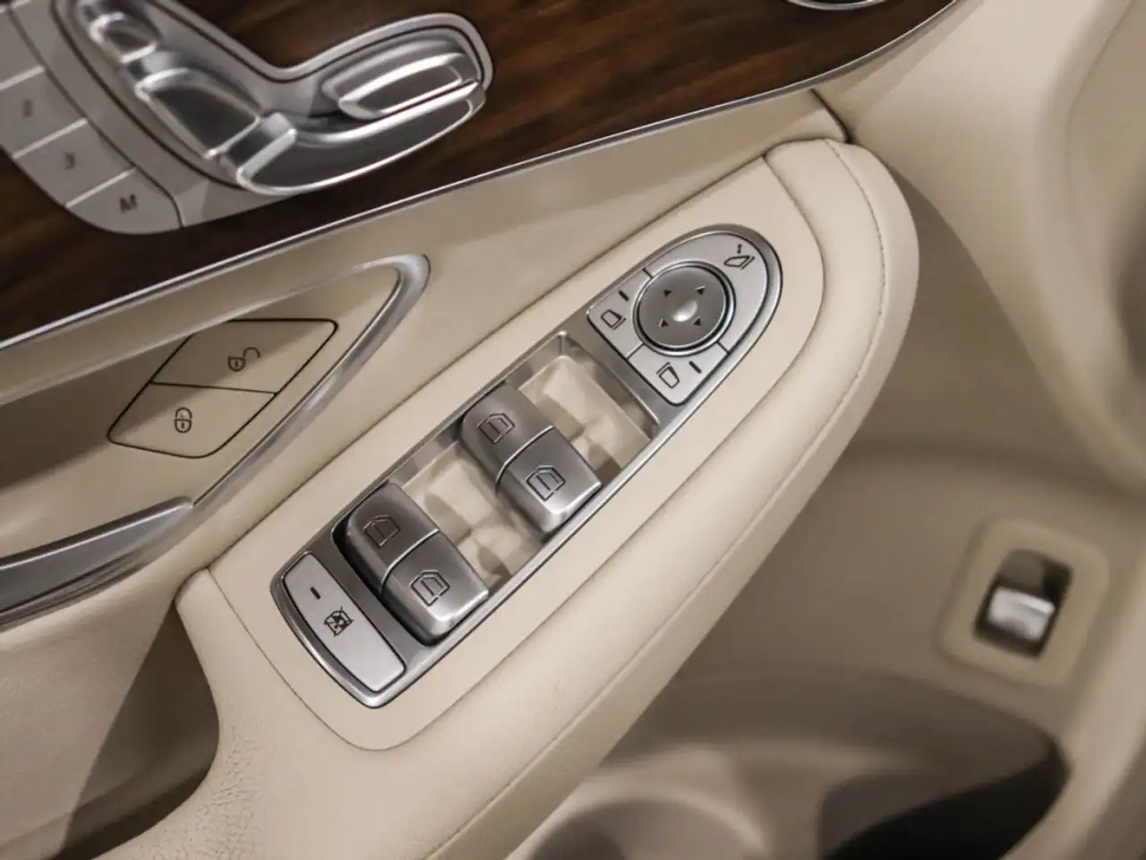 Mercedes-Benz GLC снимка Mercedes-Benz GLC