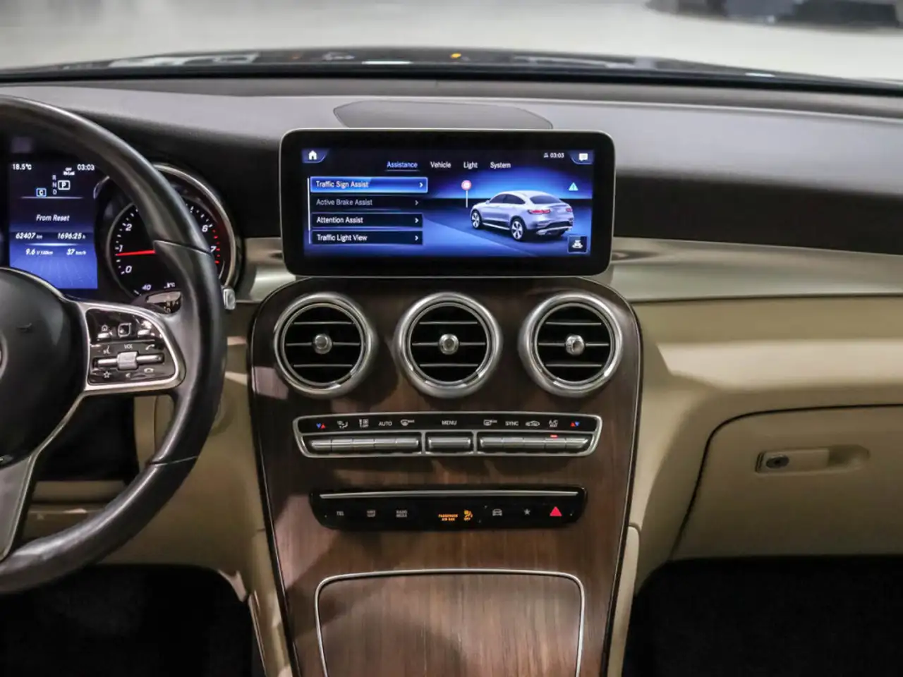 Mercedes-Benz GLC снимка Mercedes-Benz GLC