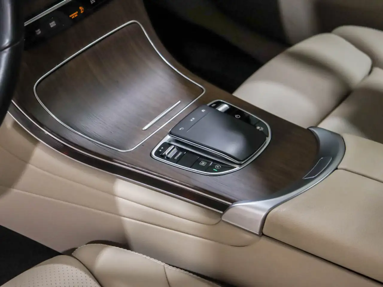 Mercedes-Benz GLC снимка Mercedes-Benz GLC