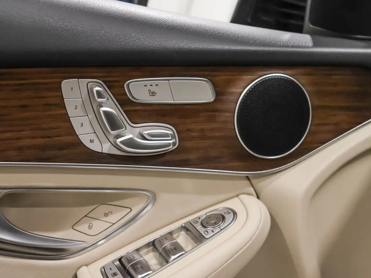 Mercedes-Benz GLC снимка Mercedes-Benz GLC