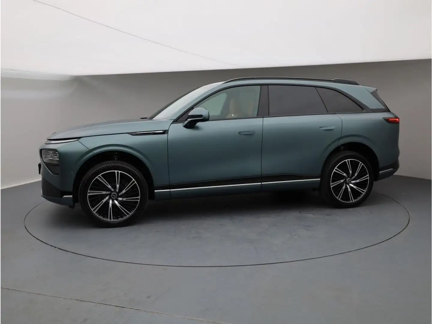 Xpeng G9 AWD Performance AHK PremiumPaket 360Kam Pano Groen - 2