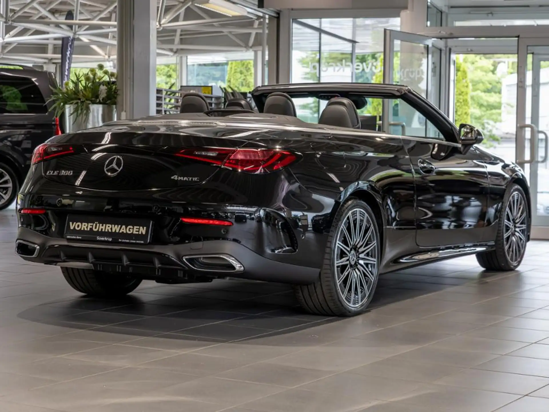 Mercedes-Benz CLE CLE 300 2026 검정 사진 4