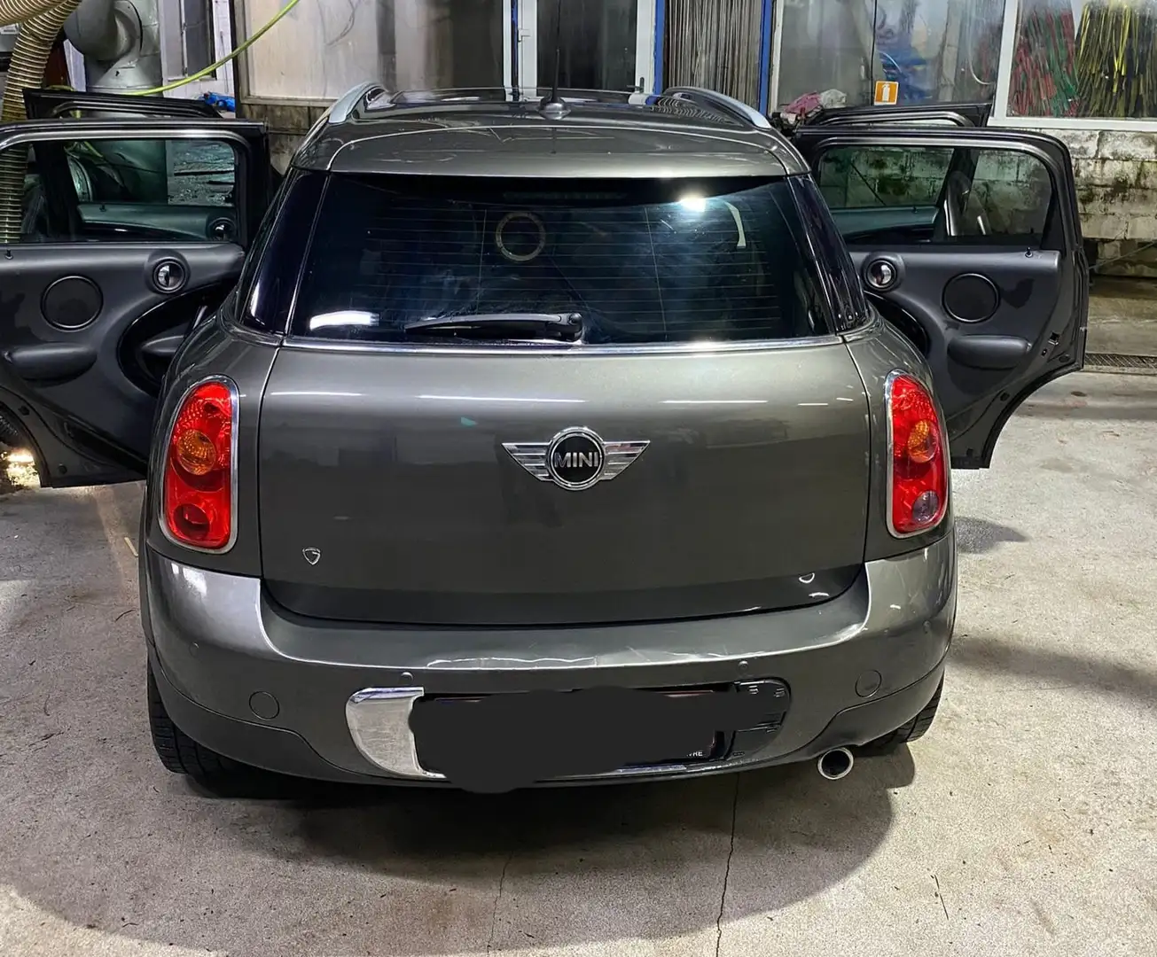 MINI Cooper D Countryman Mini Countryman 1.6 D Cooper ALL4 DPF Grijs - 1
