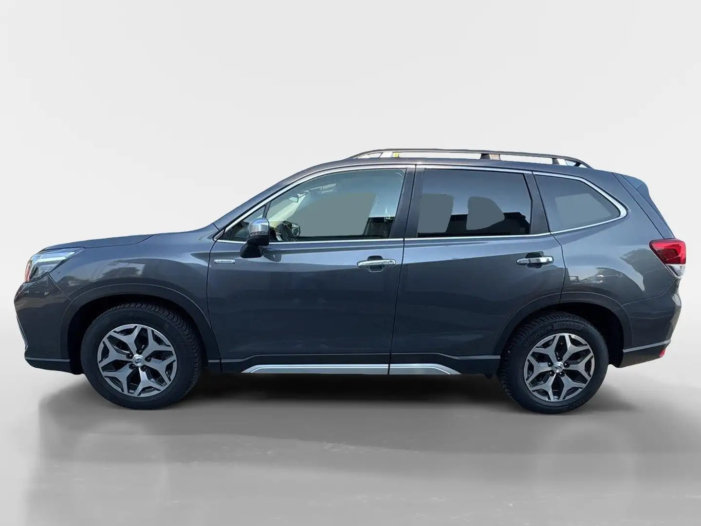 Subaru Forester 2.0 e-Boxer MHEV Lineartronic Style Šedá - 2