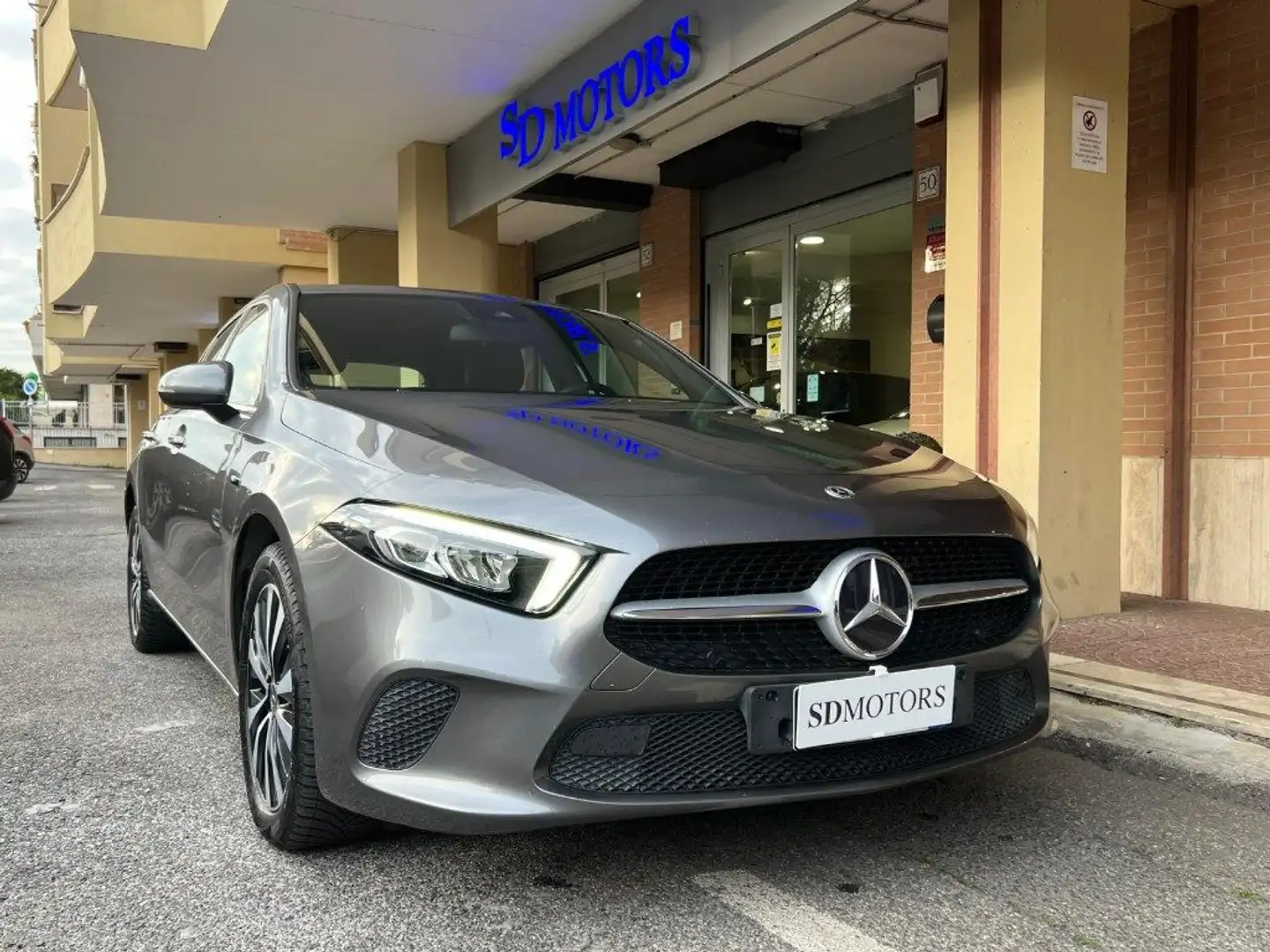 Mercedes-Benz A 250 e Automatic EQ-Power Sport *Promo SD 2025* Grigio - 2