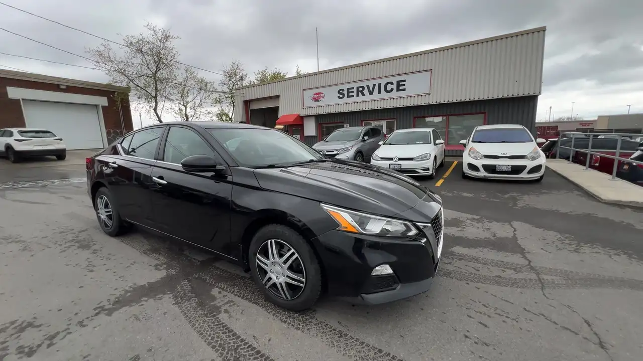 Nissan Altima снимка Nissan Altima