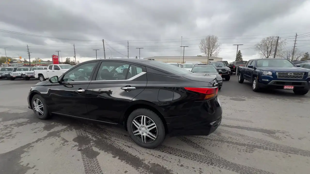 Nissan Altima снимка Nissan Altima