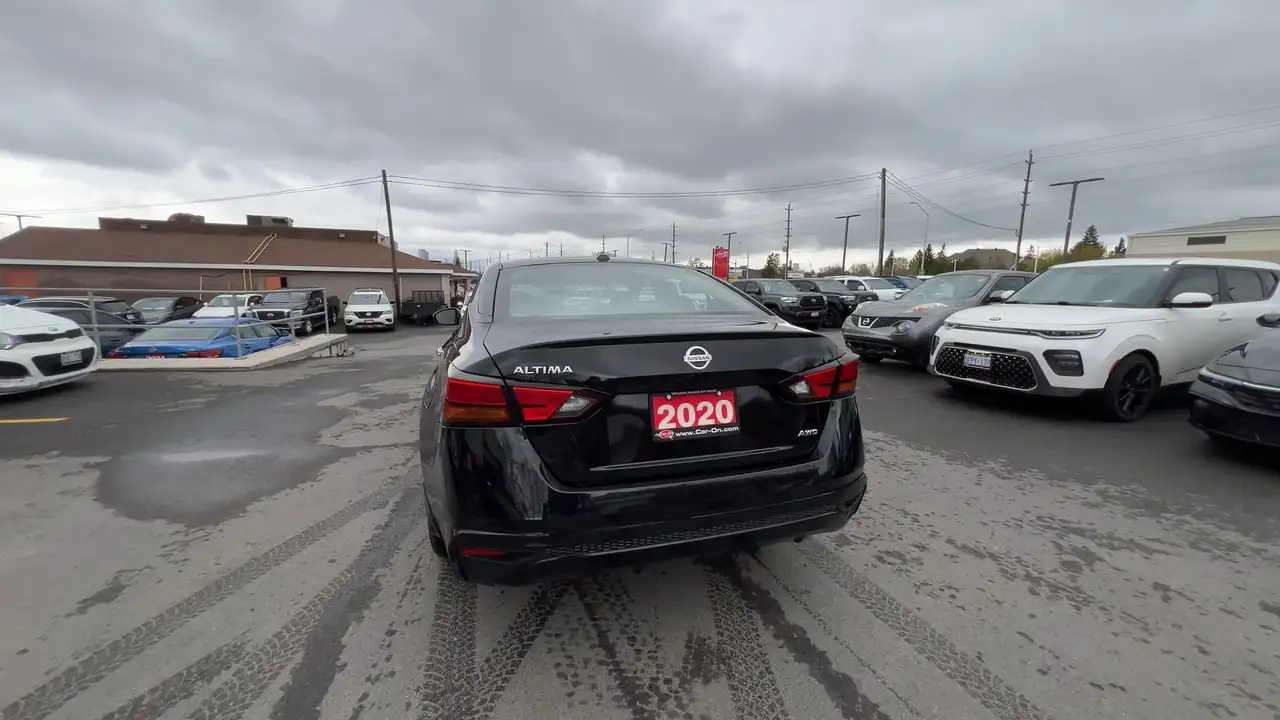 Nissan Altima снимка Nissan Altima