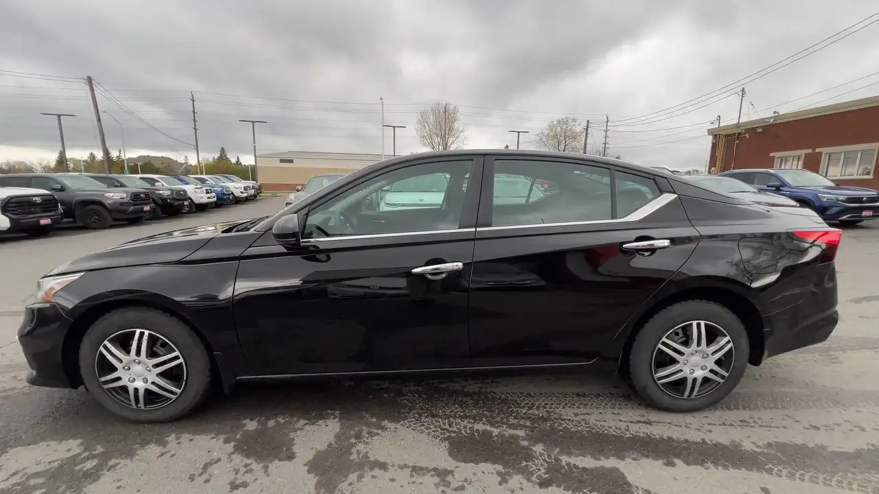 Nissan Altima снимка Nissan Altima