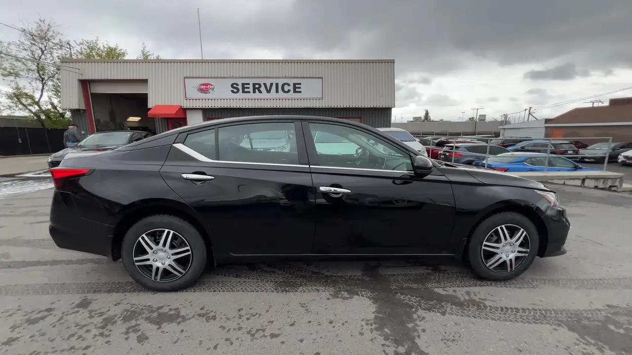 Nissan Altima снимка Nissan Altima