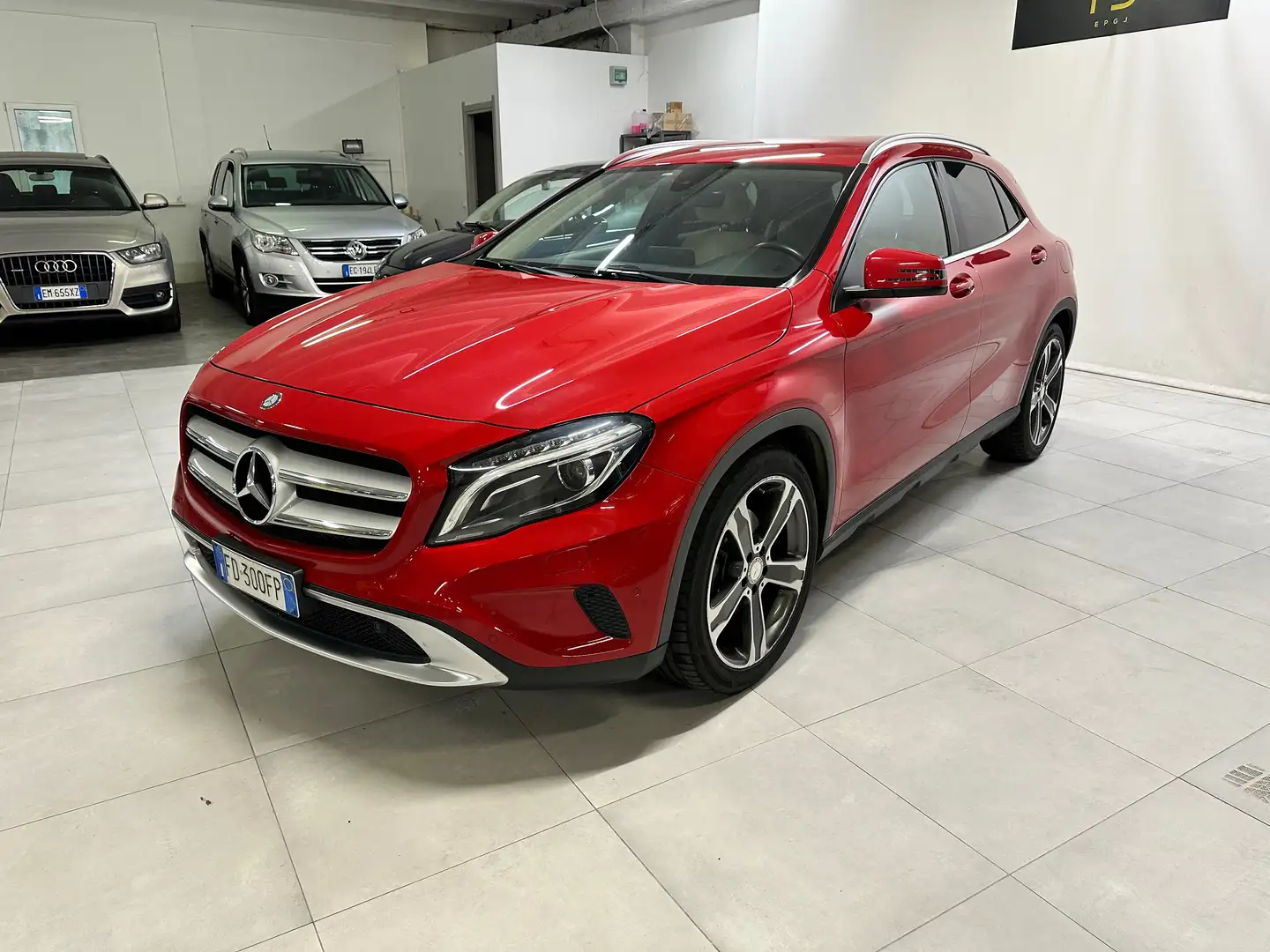 Mercedes-Benz GLA 250 GLA-X156 2014 Premium 4matic auto Roşu - 1