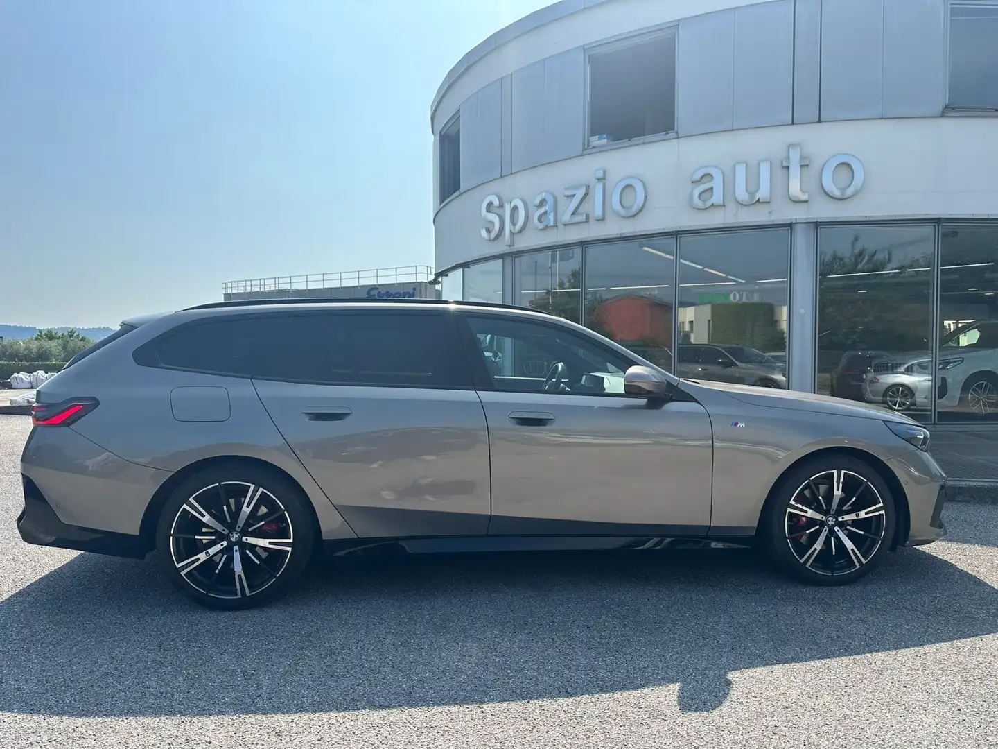 BMW 520 520d Touring MSport Pro RADAR - 2
