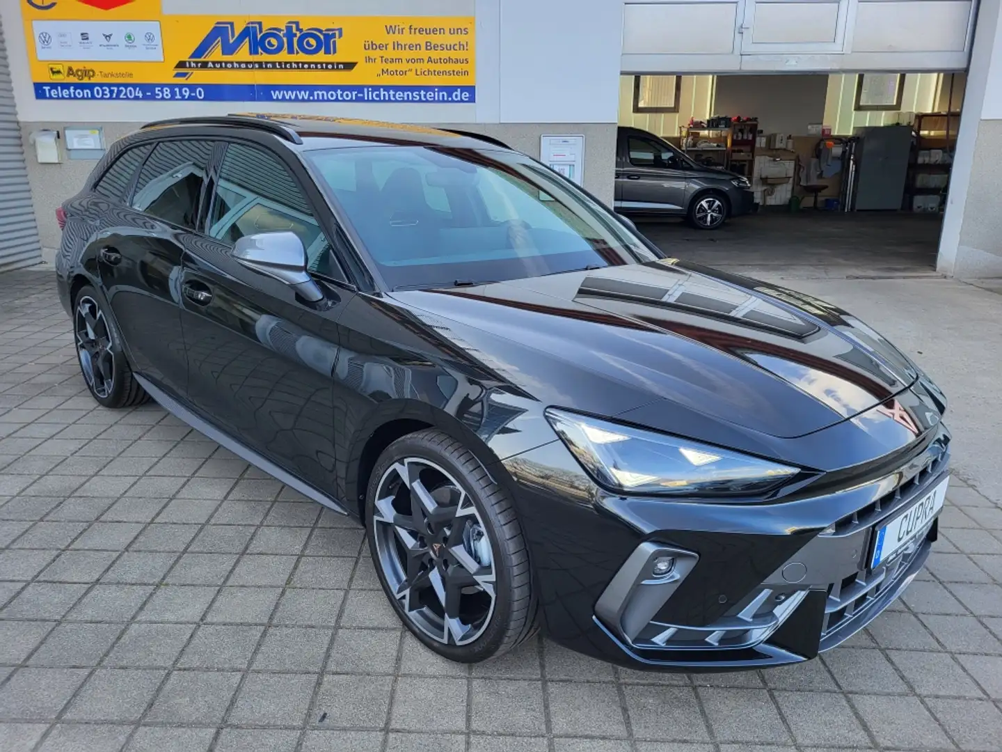 CUPRA Leon Schwarz - 1