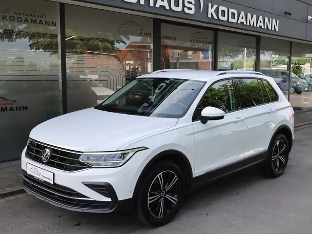 Volkswagen Tiguan view 4