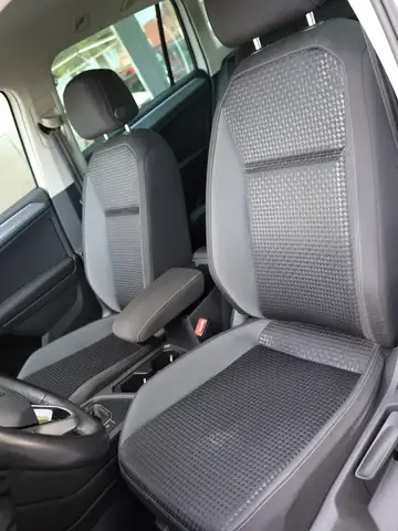 Volkswagen Tiguan view 12