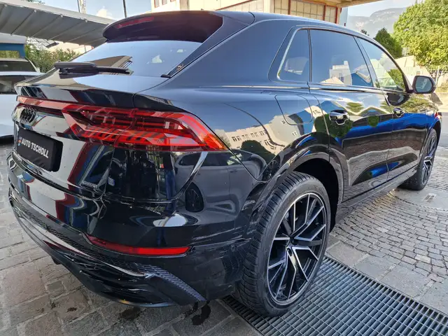 Audi Q8 view 3
