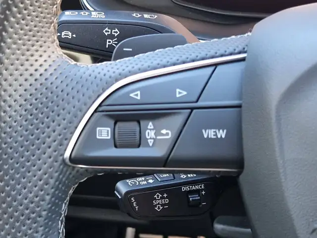 Audi Q8 view 9